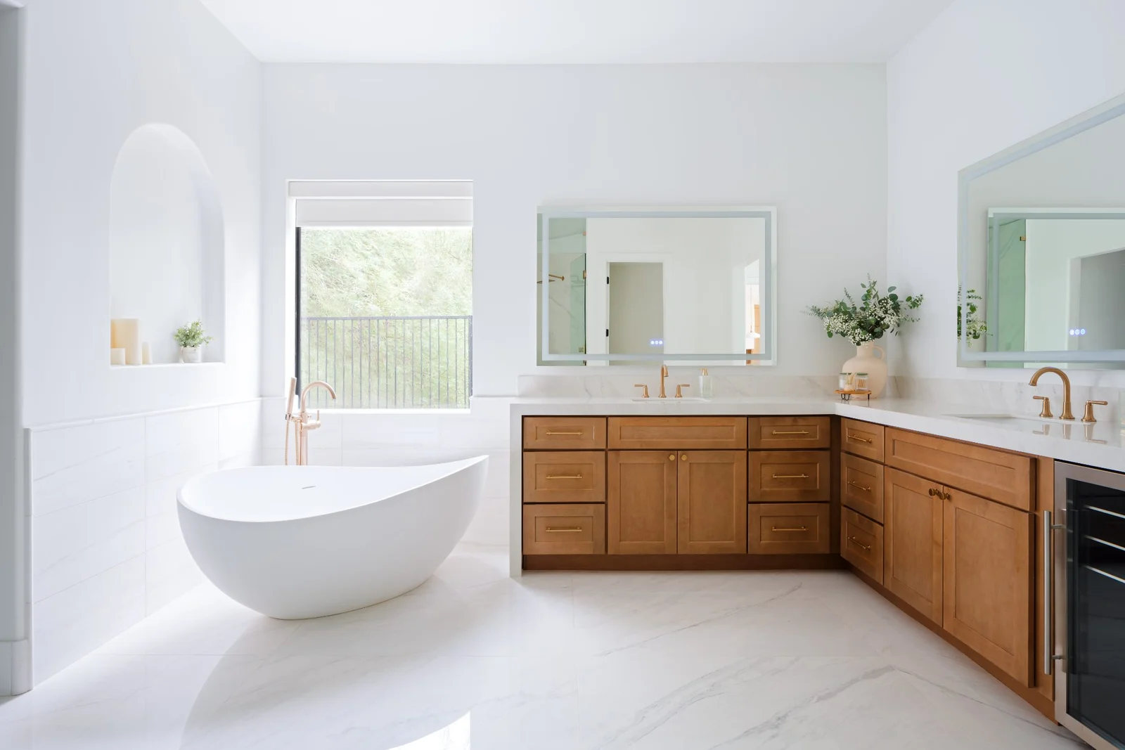 Primary bath — soaking tub